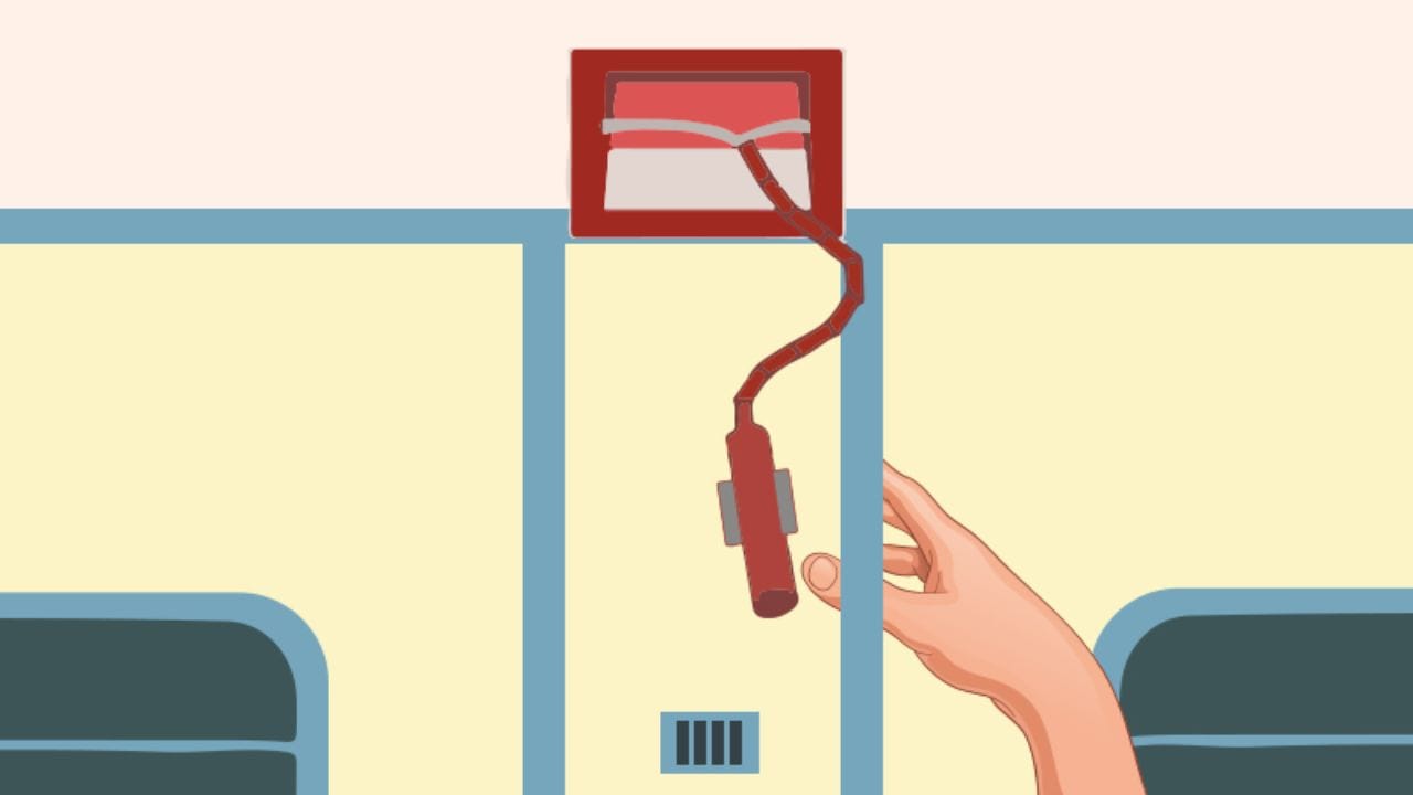 ટ્રેન રોકાતી હોવાથી થાય નુકસાન થાય છે. બિનજરૂરી ચેન ખેંચવાથી ટ્રેન વચ્ચે અટકી જાય છે, જેના કારણે અન્ય ટ્રેનોના ટાઈમટેબલ પર અસર પડે છે. સેંકડો મુસાફરોને વિલંબ થાય છે. રેલવેની મિકેનિકલ અને ટેક્નિકલ ટીમનો સમય બગડે છે. ક્યારેક ટ્રાફિક બ્લોક જેવી સ્થિતિ પણ સર્જાય છે. આ કારણે રેલવે આવા કિસ્સાઓને ગંભીરતાથી લે છે.
