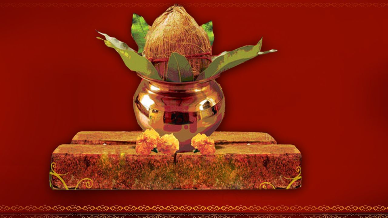 પાયો ભરવા માટે વપરાતી સામગ્રી ઉપરાંત દિશાનો પણ વિચાર કરો. વાસ્તુ અનુસાર ભૂમિપૂજન હંમેશા ઉત્તર-પૂર્વ ખૂણામાં કરવું જોઈએ. ભૂમિપૂજન કરનારા વ્યક્તિનું મુખ પૂર્વ દિશામાં હોવું જોઈએ અને પૂજા કરનારા પૂજારીનું મુખ ઉત્તર દિશામાં હોવું જોઈએ.