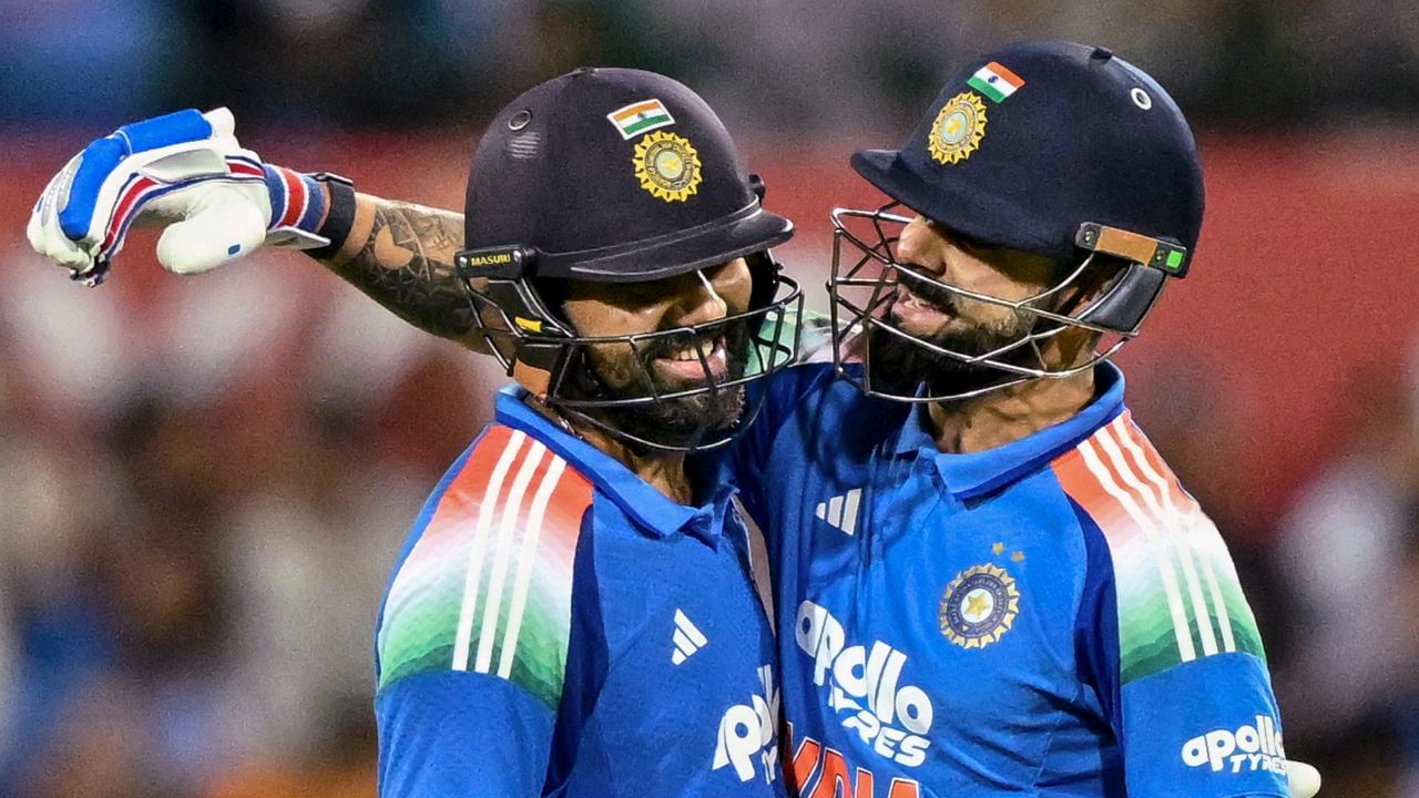 ઓસ્ટ્રેલિયા પ્રવાસ પર 3 મેચની વનડે સીરિઝમાં ભાગ લીધા બાદ વિરાટ અને રોહિત હાલમાં મેદાનથી દુર છે.કારણ કે, ટીમ ઈન્ડિયાએ હાલમાં એક ટી20 સીરિઝ રમી હતી અને હવે તે સાઉથ આફ્રિકા વિરુદ્ધ ટેસ્ટ સીરિઝ રમશે.