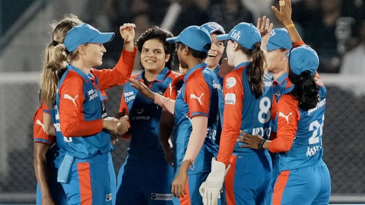 3 સીઝનમાં ફાઈનલમાં હારનારી દિલ્હીએ પણ 5 ખેલાડીઓને રિટેન કર્યા છે. તેની પાસે સૌથી ઓછા 5.7 કરોડ રુપિયા છે. તેમણે જેમિમા રોડ્રિગ્ઝ, શેફાલી વર્મા,એનાબેલા સધરલેન્ડ, મારિજન કાપ અને નિકી પ્રસાદને રિટેન કરી છે. (Photo: PTI)