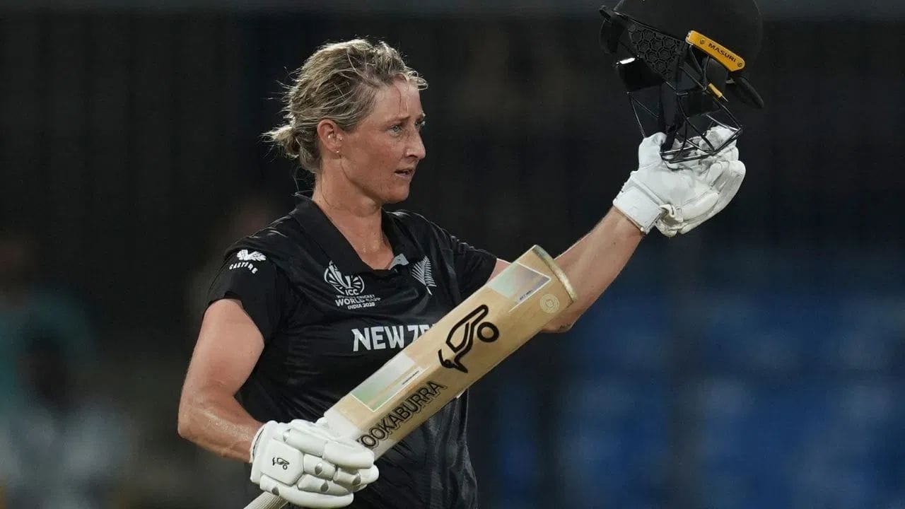 આ 277 ખેલાડીઓમાંથી, 19 ખેલાડીઓએ તેમની મૂળ કિંમત 50 લાખ રૂપિયા નક્કી કરી છે. સૌથી ઓછી મૂળ કિંમત 10 લાખ છે, જે બધા અનકેપ્ડ ખેલાડીઓ માટે નક્કી કરવામાં આવી છે. આ હરાજીમાં કુલ 155 અનકેપ્ડ ખેલાડીઓ (ભારતીય અને વિદેશી સહિત) ભાગ લઈ રહ્યા છે, જ્યારે 83 વિદેશી ખેલાડીઓમાંથી ચાર એસોસિએટ દેશોના છે. (PC:PTI)