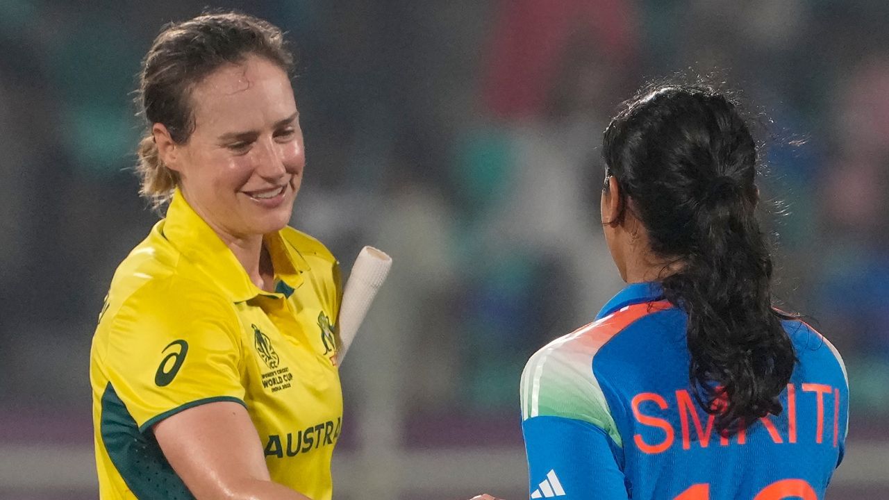 દુનિયાની સૌથી પૈસાદાર મહિલા ક્રિકેટર તરીકે ઓસ્ટ્રેલિયાની ઓલરાઉન્ડર એલિસ પેરિનું નામ આવે છે. એલિસ દુનિયાની સૌથી વધારે પૈસાદાર મહિલા ક્રિકેટર છે. જેની નેટવર્થ અંદાજે 113.4 કરોડ રુપિયા છે.