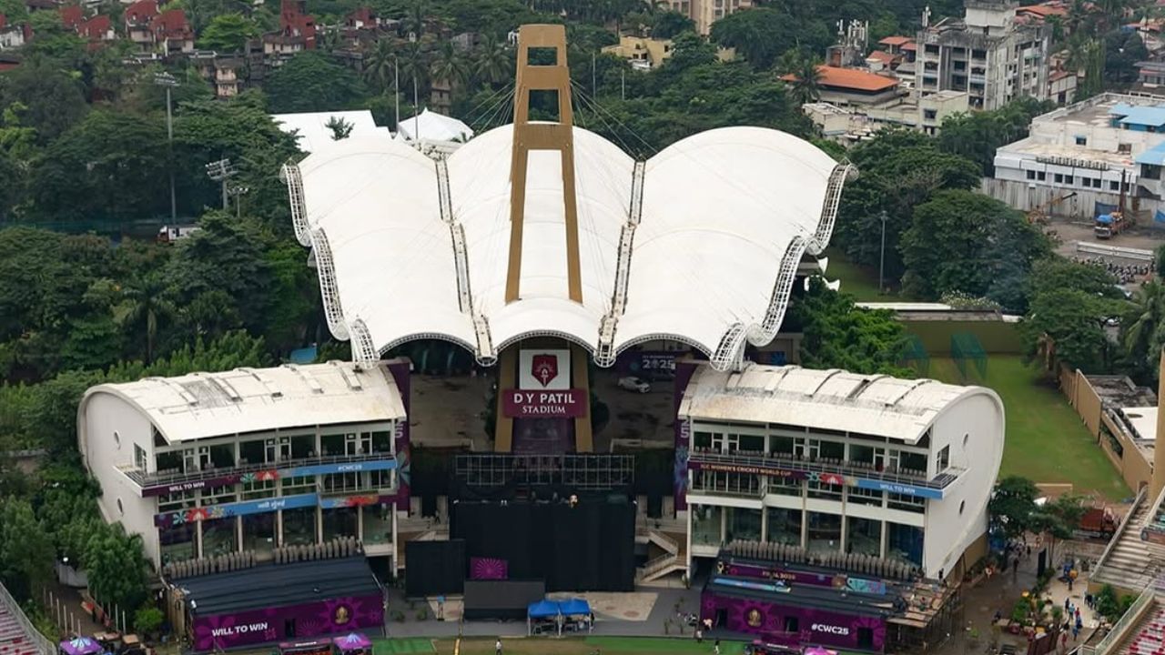 2025 મહિલા વર્લ્ડકપ માટે કુલ પ્રાઈઝમની 116 કરોડ રુપિયા રાખવામાં આવી છે. જે 2022માં ન્યુઝીલેન્ડમાં રમાયેલી ટૂર્નામેન્ટની 29 કરોડ રુપિયાથી અંદાજે 3 ગણી વધારે છે. આ વખતે વર્લ્ડકપ એટલા માટે પણ ખાસ છે કે, પહેલી વખત આઈસીસીએ પુરુષ અને મહિલા વર્લ્ડકપની પ્રાઈઝમની સમાન કરી છે.