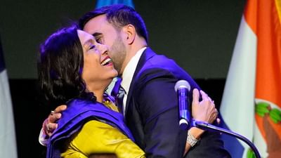 ભારતીય મૂળના ઝોહરાન મમદાનીએ ઇતિહાસ રચ્યો છે. ડેમોક્રેટિક પાર્ટીના ઉમેદવારે ન્યૂ યોર્ક સિટી મેયરની ચૂંટણી જીતી લીધી છે, જેના કારણે તેઓ ચર્ચામાં છે. તો આજે આપણે ઝોહરાન મમદાનીના પરિવાર વિશે વાત કરીશું.