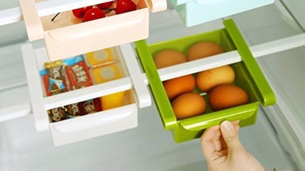 યુટ્યુબર ફૂડ એક્સપર્ટ વૃંદા દરિયાણીએ જણાવ્યું છે કે ફ્રીજમાં બાકીની મીઠાઈઓને યોગ્ય રીતે કેવી રીતે સંગ્રહિત કરવી. જેથી તે માત્ર 2 દિવસમાં સૂકી અને સ્વાદહીન ન થઈ જાય. તમે કોઈપણ મીઠાઈને 8 થી 10 દિવસ સુધી તાજી અને સ્વાદિષ્ટ રાખી શકો છો.