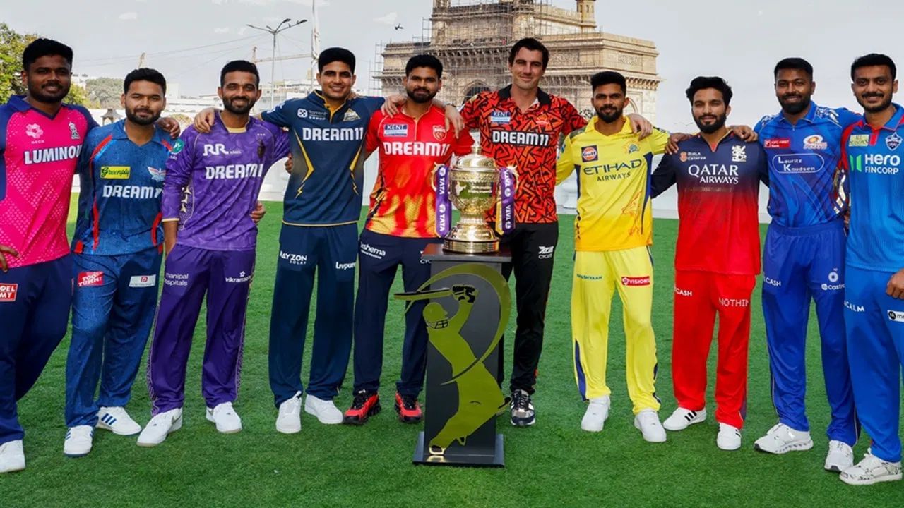 ક્રિકેટ ચાહકો જે ક્ષણની રાહ જોઈ રહ્યા હતા તે ક્ષણ આખરે આવી ગઈ છે. તમામ 10 IPL ફ્રેન્ચાઇઝીઓએ રિટેન અને રિલીઝ થયેલા ખેલાડીઓની યાદી જાહેર કરી છે અને ઘણા આશ્ચર્યજનક નિર્ણયો લીધા છે. 