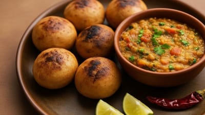 બિહારના પ્રખ્યાત લિટ્ટી ચોખાનો સ્વાદ બધાને ગમે છે. ઘીમાં બોળેલી ગરમાગરમ લિટ્ટી, રીંગણ ભર્તા, લીલા મરચાં, ડુંગળી અને લીંબુનું સલાડ લોકોને એક અદ્ભુત સ્વાદ આપે છે. લિટ્ટી ચોખા બિહાર અને ઉત્તર પ્રદેશનું પ્રખ્યાત ફૂડ છે. તે સામાન્ય રીતે ચૂલા પર અથવા લિટ્ટી મેકરમાં બનાવવામાં આવે છે. આ સિવાય તમે પ્રેશર કુકરમાં સરળતાથી આ સ્વાદિષ્ટ લિટ્ટી બનાવી શકો છો.