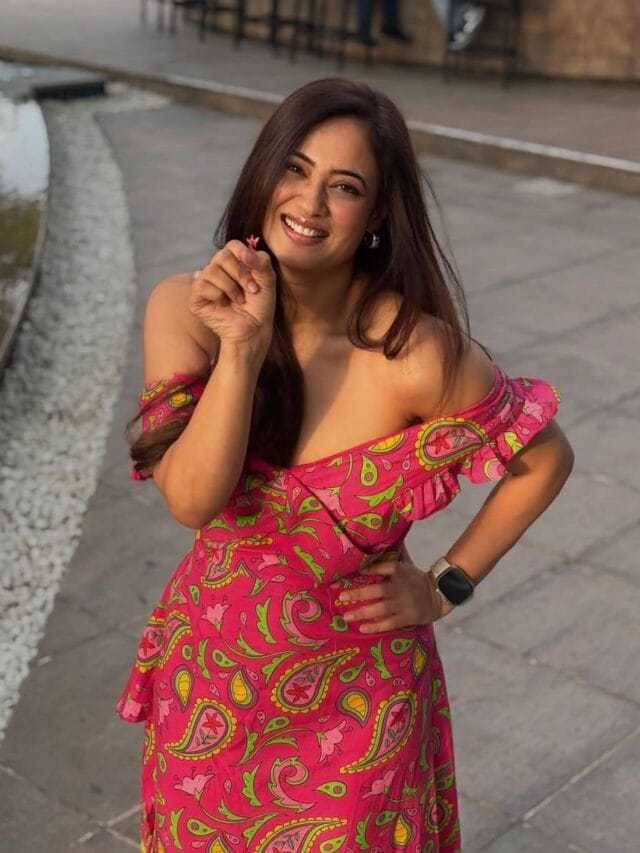 44 વર્ષની શ્વેતા તિવારીનો પ્રિન્ટેડ ડ્રેસમાં નવો લુક વાયરલ