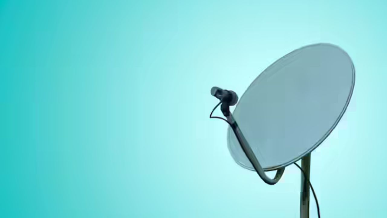 કેબલ કનેક્શનને મજબૂત બનાવો: ક્ષતિગ્રસ્ત અથવા લાંબી કેબલ સિગ્નલ નુકશાનનું કારણ બની શકે છે. RG6 કોએક્સિયલ કેબલનો ઉપયોગ કરો, જેનો લોસ ઓછો હોય છે. કેબલની લંબાઈ 20 મીટરથી વધુ ન હોવી જોઈએ. બધા કનેક્ટર્સને વોટરપ્રૂફ ટેપથી લપેટો. કાટ લાગેલા કનેક્ટર્સને બદલો. કેબલ સેટ-ટોપ બોક્સ સાથે ચુસ્તપણે ફિટ થવી જોઈએ.