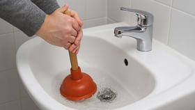 Tips and Tricks: વોશબેસીનમાં જામેલા કચરાને આ ઉપાયથી જાતે જ દૂર કરો