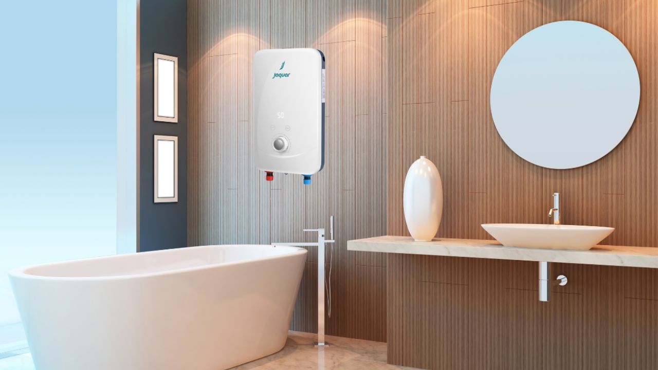 જરૂરિયાત હોય ત્યારે જ ઉપયોગ કરો: ગીઝરને સતત ચાલુ રાખવાની સલાહ આપવામાં આવતી નથી. સ્નાન કરતા પહેલા 10-15 મિનિટ પહેલાં તેને ચાલુ કરો અને ઉપયોગ પછી તરત જ તેને બંધ કરો. ગીઝરને હંમેશા ચાલુ રાખવાથી પાણી ઠંડુ થાય છે, અને વારંવાર ફરીથી ગરમ કરવાથી વધુ વીજળીનો બગાડ થાય છે.