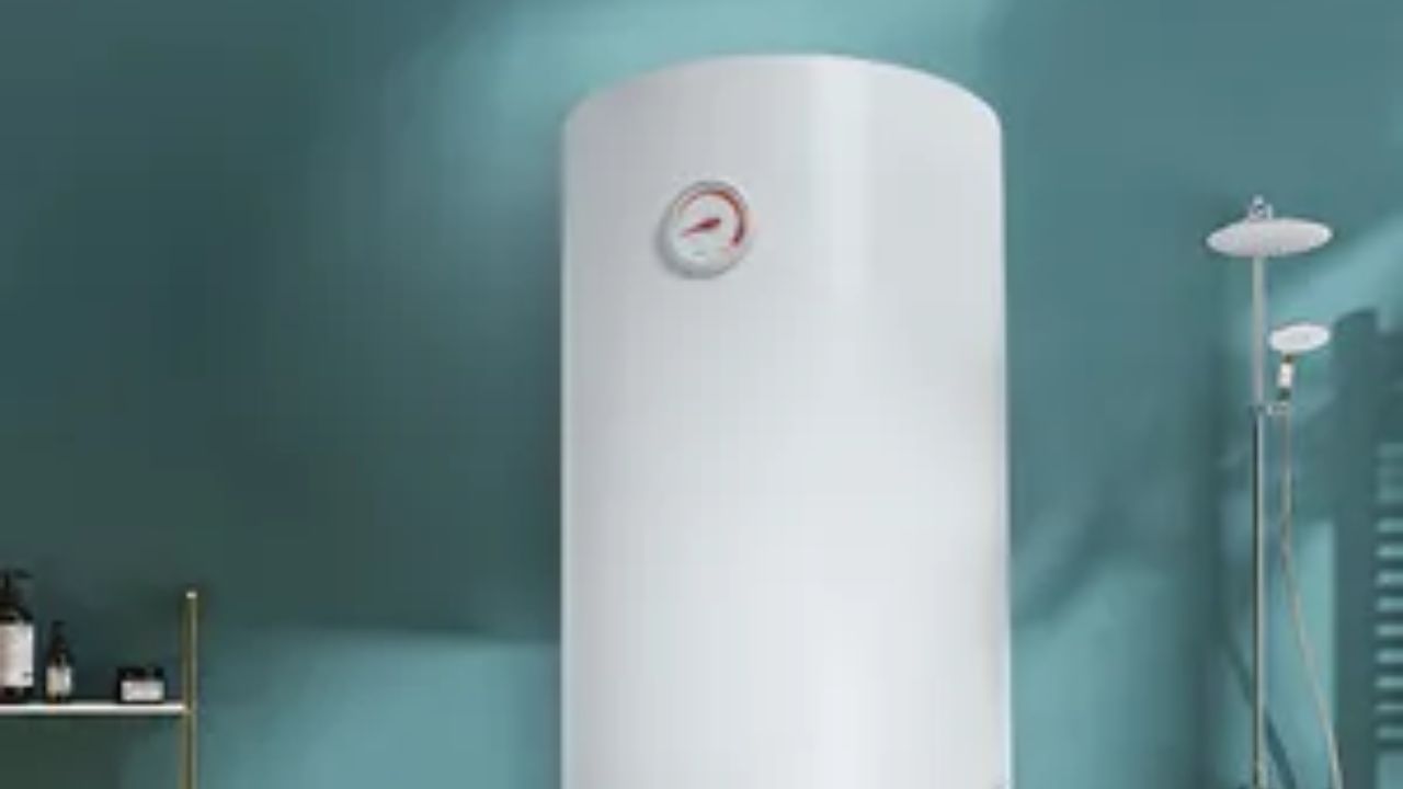 પ્રતિ યુનિટ 10 રૂપિયાના દરે આ દર મહિને 600 રૂપિયા સુધી થઈ શકે છે. તમે તમારા વિસ્તારમાં એક યુનિટની કિંમતના આધારે આ ગણતરી કરી શકો છો. 3,000 વોટનું ગીઝર પ્રતિ કલાક આશરે 3 યુનિટ વીજળી વાપરે છે. તમે આ સૂત્રને તમારા હીટરની ક્ષમતા પર લાગુ કરી શકો છો. આ રીતે તમે તમારા માસિક બિલનો અંદાજ લગાવી શકો છો.