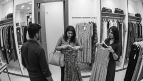 ચાંદલોડિયામાં કપડાના શોરૂમમાં ગ્રાહક બનીને આવેલી મહિલાઓએ કર્યો હાથફેરો