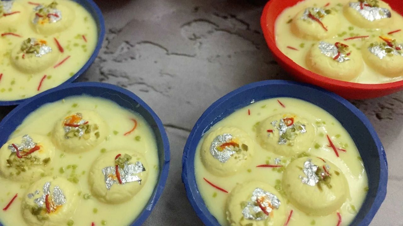 બરફી અને રસગુલ્લા અથવા ગુલાબ જાંબુને કેવી રીતે સંગ્રહિત કરવા?: બધી મીઠાઈઓની સંગ્રહ પદ્ધતિઓ અલગ અલગ હોય છે. ખાસ કરીને અમુક મીઠાઈ ચાસણીમાં રાખવામાં આવે છે. જેમ કે રસમલાઈ, રસગુલ્લા અથવા ગુલાબ જાંબુ.