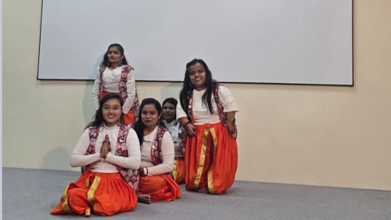 સાથે જ “જઠરે શયનમ” નામની એક શૉર્ટ ફિલ્મના ફર્સ્ટ લૂકનું અનાવરણ કોશિશના આમંત્રિતો માટે યોજાયું. આ ફિલ્મ ભારતની વાસ્તવિક પરિસ્થિતિઓ પર આધારિત છે, જેમાં માનસિક રીતે અશક્ત ગર્ભવતી મહિલાના જીવનપ્રસંગને ખૂબ જ સંવેદનાથી રજૂ કરવામાં આવ્યો છે. સમાજ કેવી રીતે નિષ્ઠા અને કરુણાથી આવા લોકોને મદદ કરવા આગળ આવે છે, તે ફિલ્મનું મુખ્ય તત્વ છે.