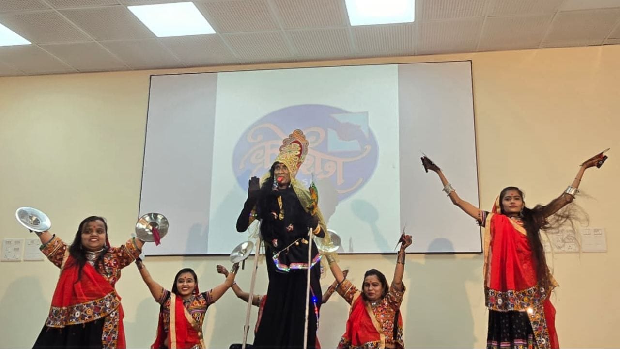 કોશિશ છેલ્લા બે દાયકાથી વધુ સમયથી દિવ્યાંગજન માટે નિરંતર કામ કરી રહ્યું છે. સંસ્થાની સ્થાપના પૂર્વી કમલનયન ત્રિવેદીએ કરી છે જેઓ સંપૂર્ણ સમર્પણથી દિવ્યાંગજનની સેવા અને વિકાસ માટે કાર્યરત છે. સમાજમાં વિશેષ જરૂરિયાત ધરાવતા લોકોને માત્ર મદદ નહીં, પણ સન્માન, તક અને જીવનને નવો દ્રષ્ટિકોણ આપવામાં કોશિશ સતત પ્રયત્નશીલ છે.