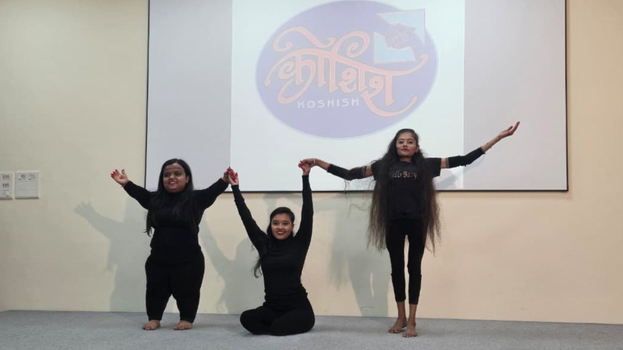 આ ફિલ્મની મૅન્ચેસ્ટર, સિનસાઇન, ઑસ્ટિન અને કાન્સ સહિત અનેક આંતરરાષ્ટ્રીય ફિલ્મ ફેસ્ટિવલમાં પુરુસ્કૃત કરવામાં આવી છે. જેનો સંપૂર્ણ શ્રેય કોશિશના ડિરેક્ટર પૂર્વી કમલનયન ત્રિવેદીના ફાળે જાય છે