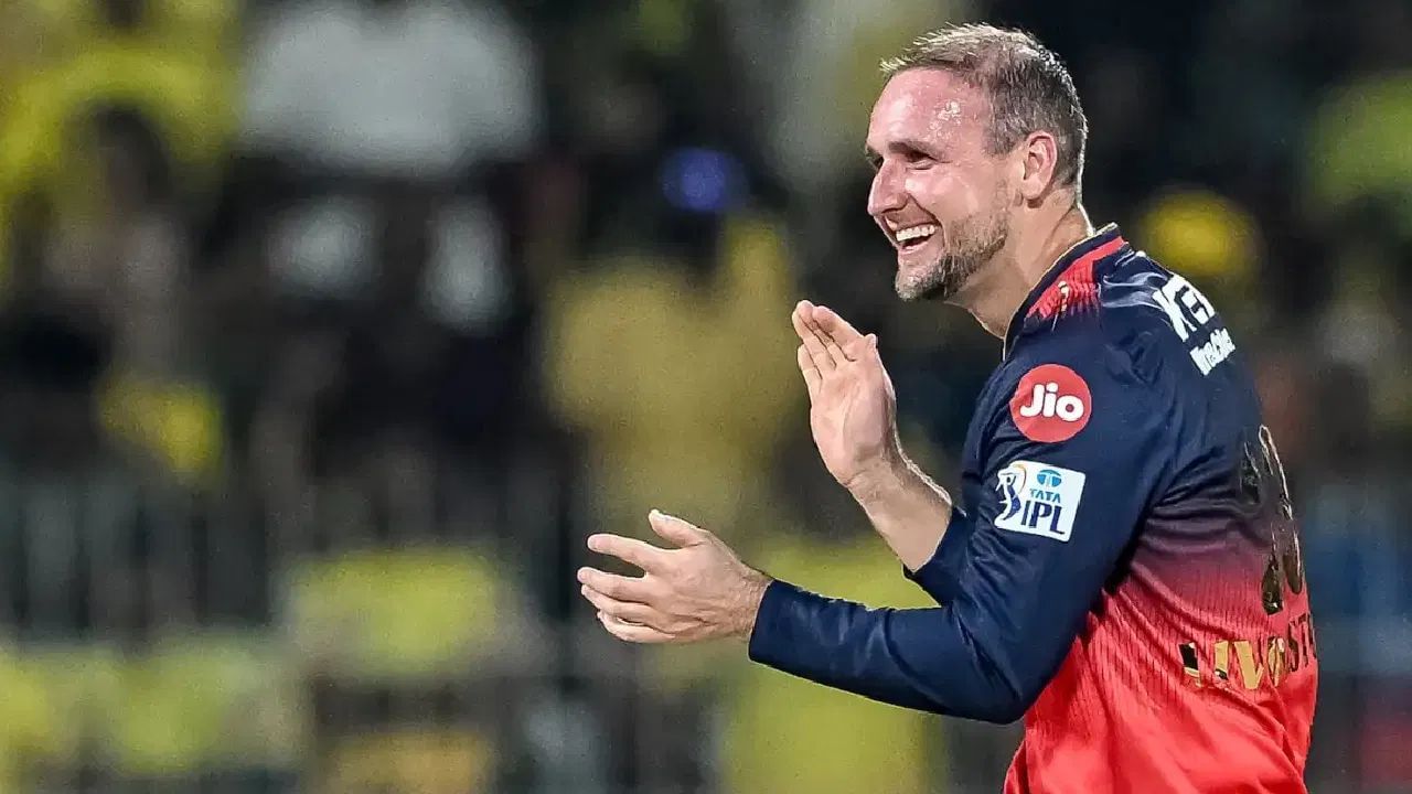 ઇંગ્લેન્ડના વિસ્ફોટક બેટ્સમેન લિયામ લિવિંગસ્ટોનને પણ ડિફેન્ડિંગ ચેમ્પિયન રોયલ ચેલેન્જર્સ બેંગ્લોરે રિલીઝ કર્યો છે. RCB એ ગયા સિઝનમાં ટાઇટલ જીત્યું હતું પરંતુ જમણા હાથનો આ બેટ્સમેન ખાસ ભૂમિકા ભજવી શક્યો નહીં. લિવિંગસ્ટોને 10 મેચ રમી અને 112 રન બનાવ્યા, જેમાં 1 અડધી સદીનો સમાવેશ થાય છે.