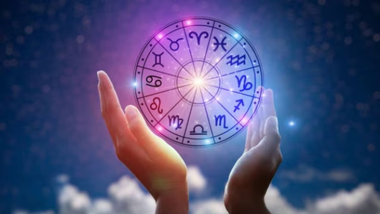 આ વર્ષે, શતાભિષા નક્ષત્ર અને ધ્રુવ યોગનો સંયોગ દેવુથની એકાદશી પર હાજર છે. વધુમાં, મંગળ પણ આજે અનુરાધા નક્ષત્રમાં પ્રવેશ કરશે. જ્યોતિષ નિષ્ણાતોના મતે, દેવઉઠી એકાદશીથી કેટલીક રાશિઓને નોંધપાત્ર લાભ થઈ શકે છે. આ રાશિઓના જીવનમાં સકારાત્મક ફેરફારો જોવા મળશે, અને ભગવાન વિષ્ણુના આશીર્વાદથી, તેમના અટકેલા કાર્ય પૂર્ણ થઈ શકે છે. ચાલો આ વિશે વધુ જાણીએ.