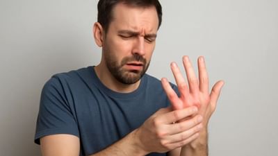 શિયાળામાં હાથ, પગ અને આંગળીઓમાં ખાલી ચઢી જવી ઘણીવાર જોવા મળે છે. લક્ષણોમાં જનજનાટી, હાથ કે પગ ફીલ ના થવોનો સમાવેશ થાય છે.  આવું ચેતાને ઇજા, થાક અથવા વિટામિન અને મેગ્નેશિયમનો અભાવ પણ હાથ અને પગમાં ખાલી ચઢી જવાનું કારણ બની શકે છે. શિયાળામાં આ સમસ્યા વારંવાર થાય છે.