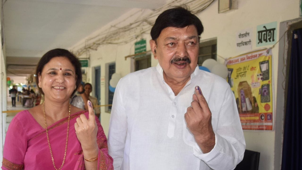 ભાગલપુર એક ઐતિહાસિક બેઠક છે. તે અગાઉ ચંપા નગરી તરીકે જાણીતું હતું,  ભાગલપુર બિહારમાં એક મહત્વપૂર્ણ બેઠક માનવામાં આવે છે. અહીં મુખ્ય પક્ષો કોંગ્રેસ અને ભાજપ છે. 