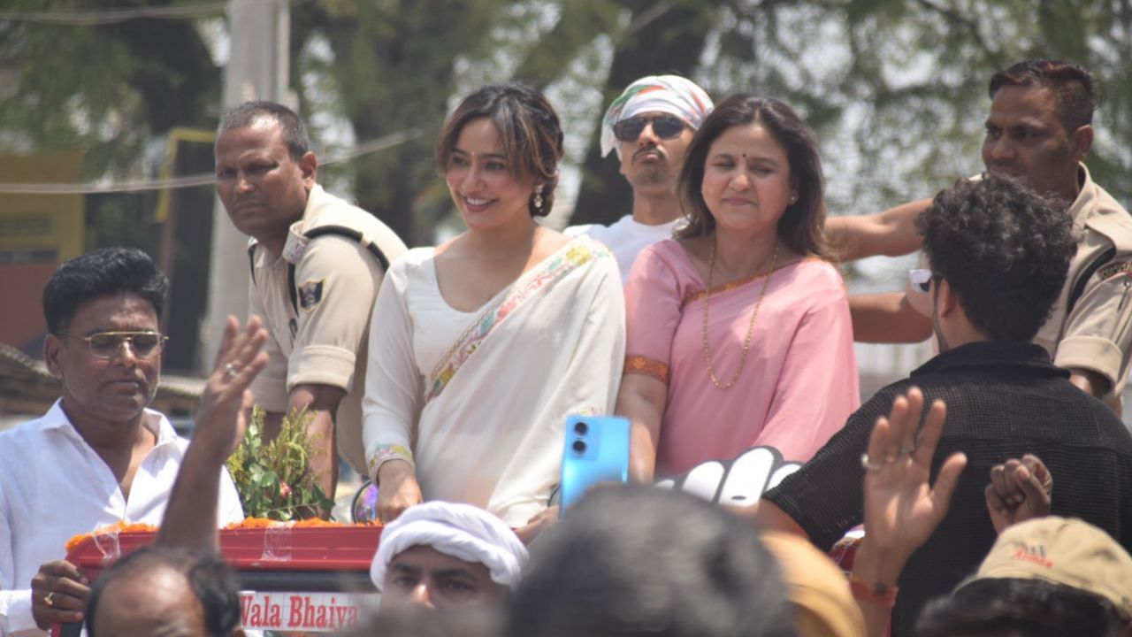 અજિત શર્માના પત્ની વિભા શર્મા અને પુત્ર વૈભવ શર્માએ પણ લોકોને મતદાનમાં ઉત્સાહપૂર્વક ભાગ લેવા અપીલ કરી હતી.