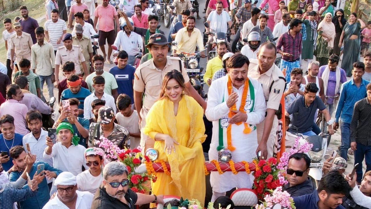  નેહા શર્માનો જન્મ 21 નવેમ્બર, 1987ના રોજ બિહારના ભાગલપુરમાં અજિત શર્માને ત્યાં થયો હતો. તેના પિતા ઉદ્યોગપતિ પણ રહી ચૂક્યા છે.