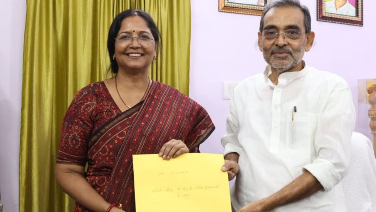 ઉપેન્દ્ર કુશવાહએ 1985માં રાજકારણમાં પ્રવેશ કર્યો. 1958 થી 1988 સુધી, તેમણે યુવા લોક દળના રાજ્ય મહાસચિવ તરીકે સેવા આપી. તેમને મગધ અને શાહાબાદ વિભાગના વિવિધ જિલ્લાઓમાં કુશવાહા જાતિના મતદારોનો ટેકો મળ્યો હતો,