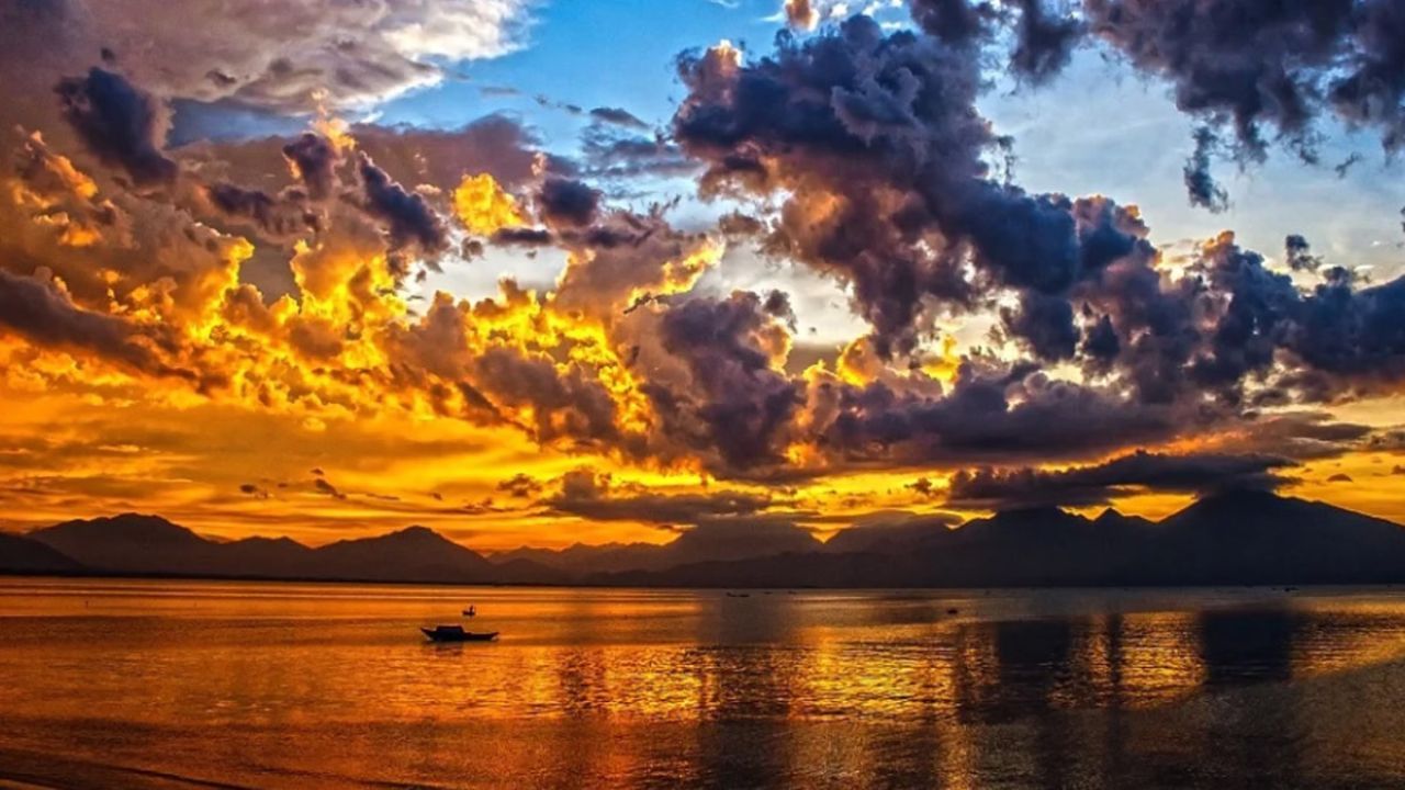 નોર્વે: નોર્વેમાં, મે થી જુલાઈ સુધી 76 દિવસ સુધી સૂર્ય આથમતો નથી. સ્વાલબાર્ડમાં, રાત ફક્ત 40 મિનિટ ચાલે છે, જેના કારણે તેને "મધ્યરાત્રિ સૂર્યનો દેશ" ઉપનામ મળ્યું છે.