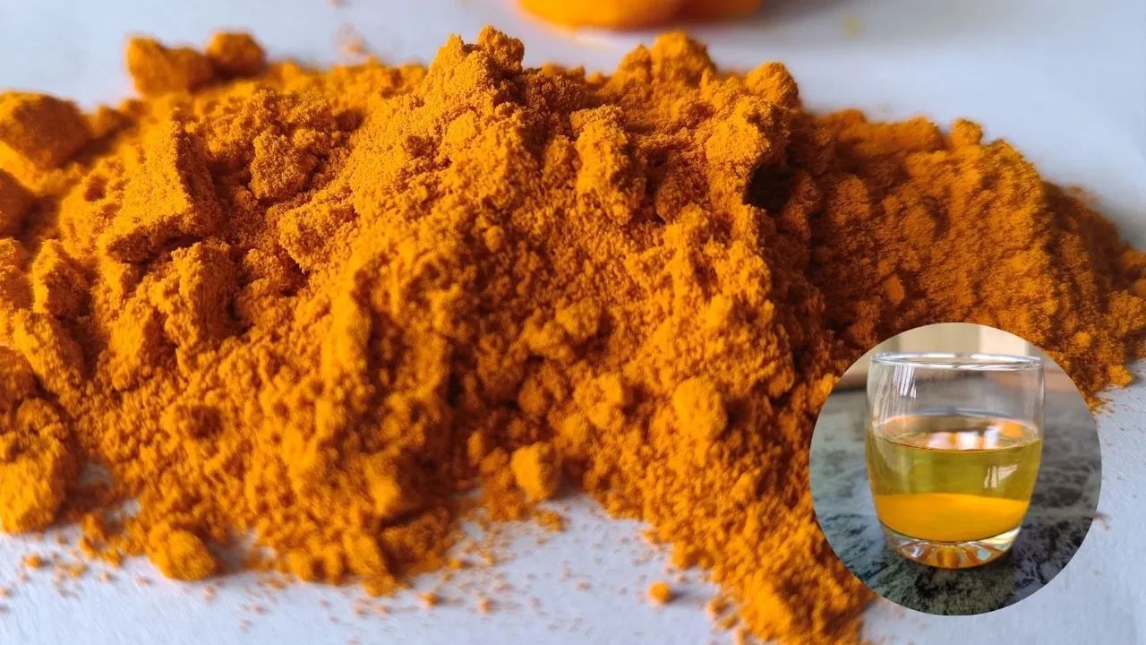 હળદરનું પાણી દિવસભર ઉર્જા આપે છે, વજન ઘટાડવામાં મદદ કરે છે અને પેટને હળવું રાખે છે. થોડા દિવસોમાં તો, તે ત્વચાની ચમક સુધારે છે, પેટની સમસ્યાઓ ઘટાડે છે અને થાક દૂર કરે છે.