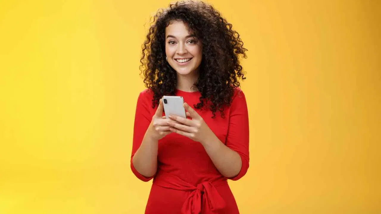 Vi 95 પ્લાન: વોડાફોન આઈડિયાનો ₹95 OTT પ્લાન 14 દિવસની વેલિડિટી સાથે 4GB હાઇ-સ્પીડ ડેટા આપે છે. આ પ્લાન 28 દિવસની વેલિડિટી અને Sony LIV મોબાઇલની મફત ઍક્સેસ પણ આપે છે. (ફોટો: ફ્રીપિક)