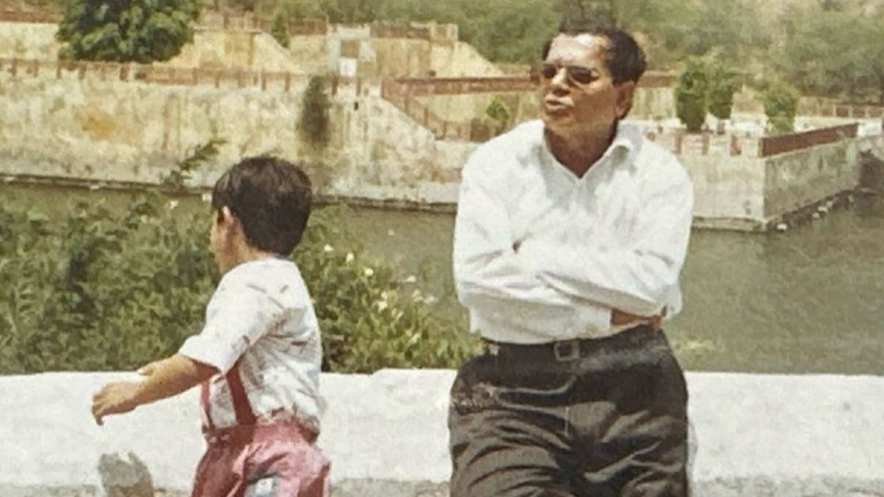 વિરાટ કોહલી તેની પત્ની અનુષ્કા શર્મા કરતા છ મહિના નાના છે. ઘણા વર્ષો સુધી ડેટિંગ કર્યા પછી, તેમણે ડિસેમ્બર 2017માં લગ્ન કર્યા. આજે વિરાટ અને અનુષ્કા એક દીકરી અને દીકરાના માતા-પિતા છે.