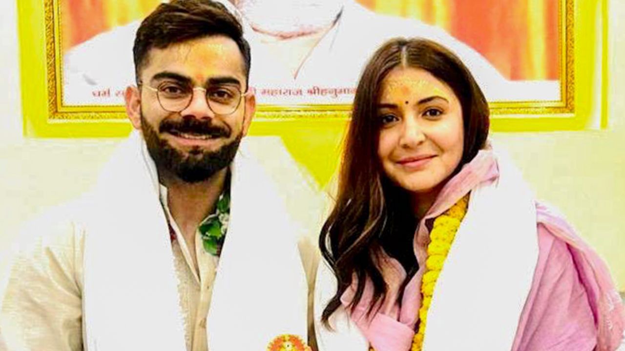 વિરાટ કોહલી અનુષ્કા શર્મા કરતા વધુ પૈસાદાર છે, તેમની કુલ સંપત્તિ 1300 કરોડ છે, જ્યારે અનુષ્કાની કુલ સંપત્તિ આશરે 255 કરોડ છે. વિરાટની આવક ક્રિકેટ, જાહેરાતો માંથી આવે છે, જ્યારે અનુષ્કાની આવક ફિલ્મો, એન્ડોર્સમેન્ટ્સ, તેના પ્રોડક્શન હાઉસ ક્લીન સ્લેટ ફિલ્મ્સ અને ફેશન બ્રાન્ડમાંથી આવે છે.