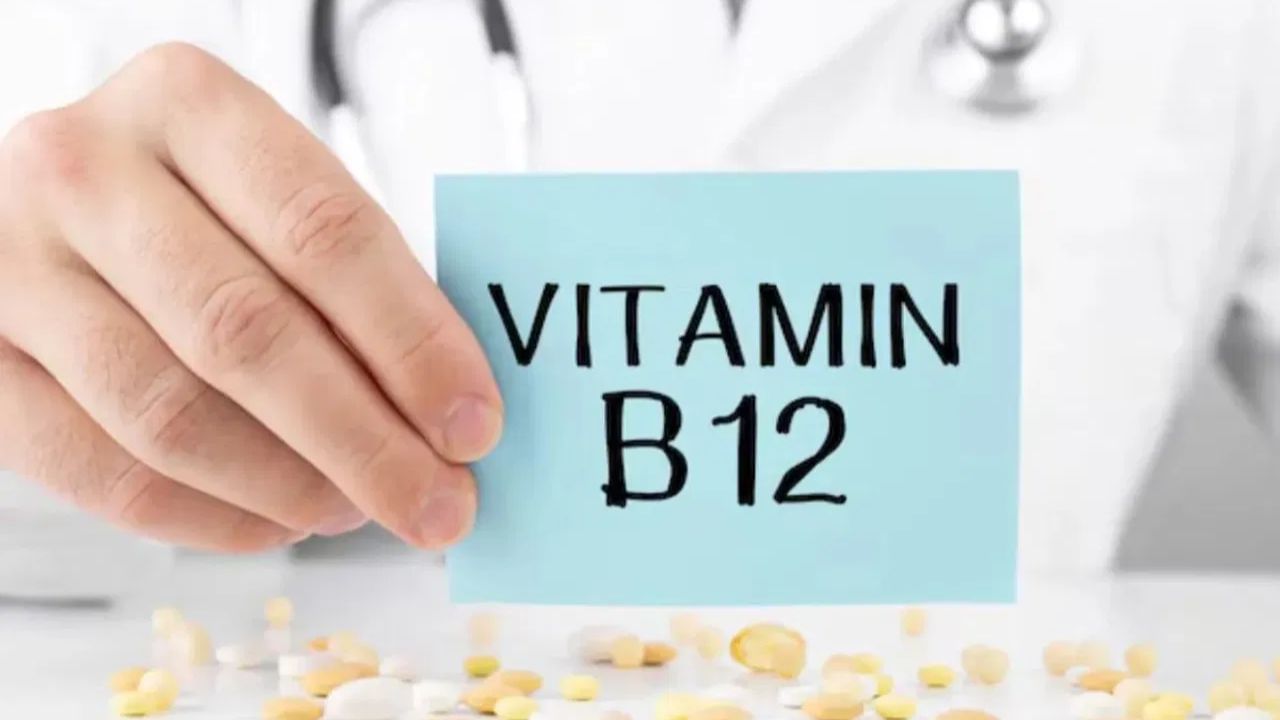 માનસિક સ્વાસ્થ્ય પર અસર - શારીરિક લક્ષણો ઉપરાંત, વિટામિન B12 ની ઉણપ માનસિક સ્વાસ્થ્ય પર ઊંડી અસર કરે છે. તે મૂડ સ્વિંગ, ચીડિયાપણું, હતાશા અને ચિંતાનું કારણ બની શકે છે. આ મગજમાં સેરોટોનિન અને ડોપામાઇન જેવા ન્યુરોટ્રાન્સમીટર પર અસરને કારણે છે.