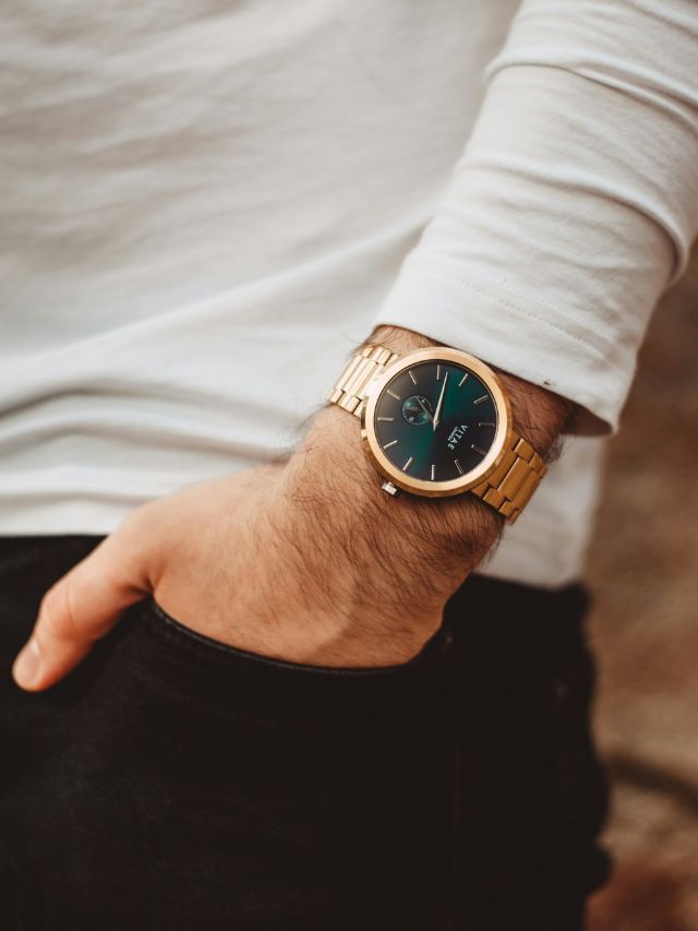 ઘડિયાળ હંમેશા ડાબા હાથે કેમ પહેરવામાં આવે છે? જાણો કારણ