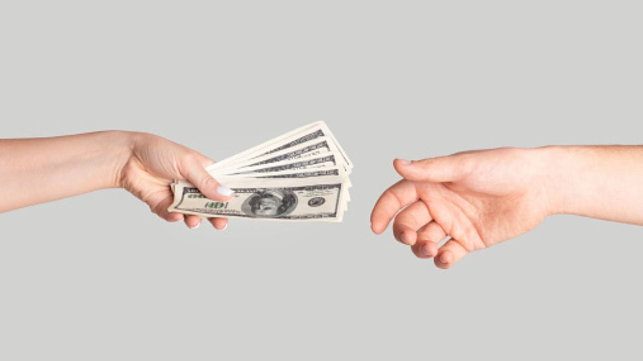 આ દરમિયાન, એક આંકડા બહાર આવ્યા છે જે યુવાનોને રોમેનિયામાં કામ કરવાની વાસ્તવિક કમાણી સમજવામાં મદદ કરશે. ભારતમાં એક રોમેનિયન લ્યુ ₹20.52 ની કિંમત ધરાવે છે.