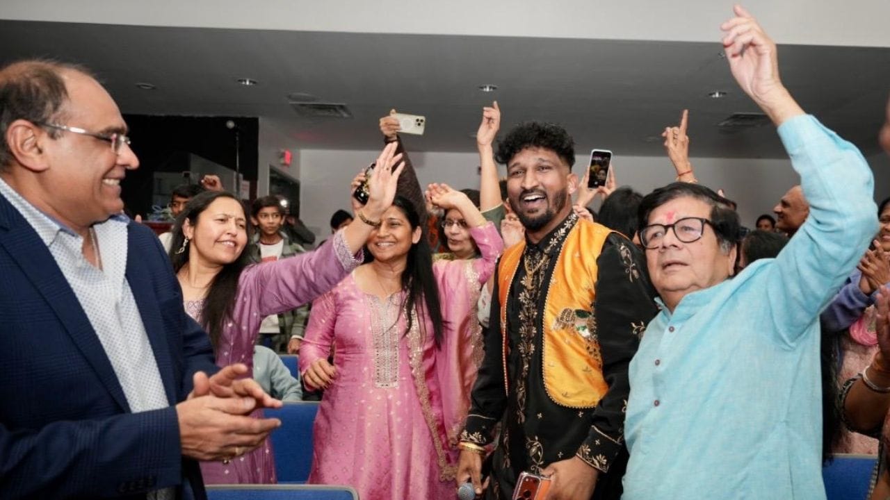  તેમાં જણાવવામાં આવ્યું છે કે 2014 માં વિશ્વના દસમા સૌથી મોટા અર્થતંત્રથી આજે ચોથા સૌથી મોટા અર્થતંત્ર સુધી ભારતની નોંધપાત્ર પ્રગતિનો ઉલ્લેખ કરતા વડા પ્રધાન નરેન્દ્ર મોદીના નેતૃત્વની પ્રશંસા કરી છે.