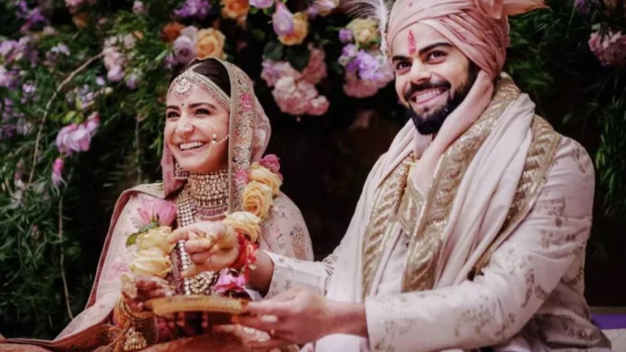 હાલમાં આ દંપતી બે સંતાનો સાથે સુંદર પરિવારીક જીવન જીવે છે. 2021માં તેમની પુત્રી વામિકા અને 2024માં તેમના પુત્ર અકાયનો જન્મ થયો હતો