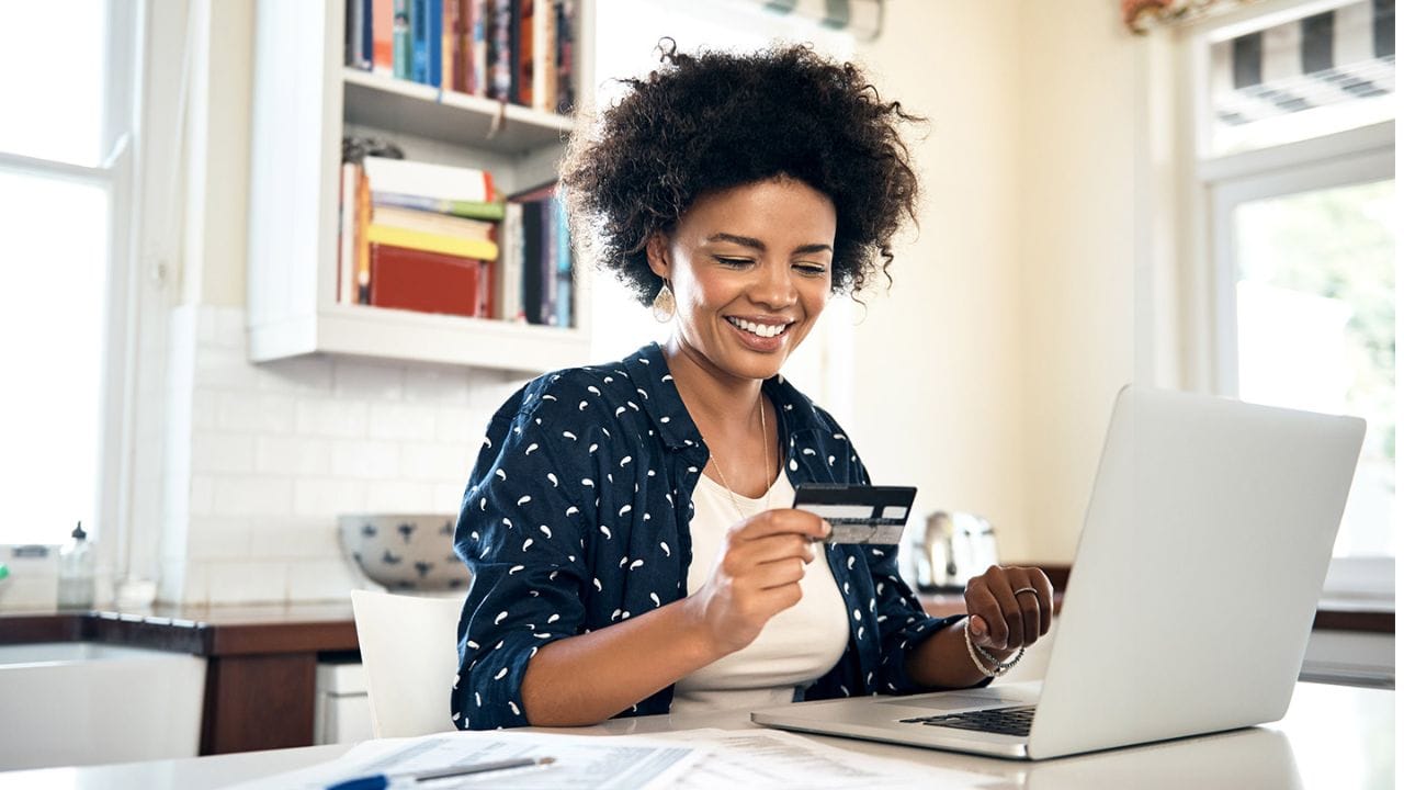 રોમેનિયાનું ચલણ ખૂબ જ ઉત્સુકતાનું કારણ છે. યુરોપનો ભાગ હોવા છતાં, રોમેનિયા યુરોનો ઉપયોગ કરતું નથી, પરંતુ તેના બદલે તેનું પોતાનું રાષ્ટ્રીય ચલણ, લ્યુનો ઉપયોગ કરે છે. જો કે, ભારતની તુલનામાં તેનું મૂલ્ય ખૂબ મજબૂત માનવામાં આવે છે.