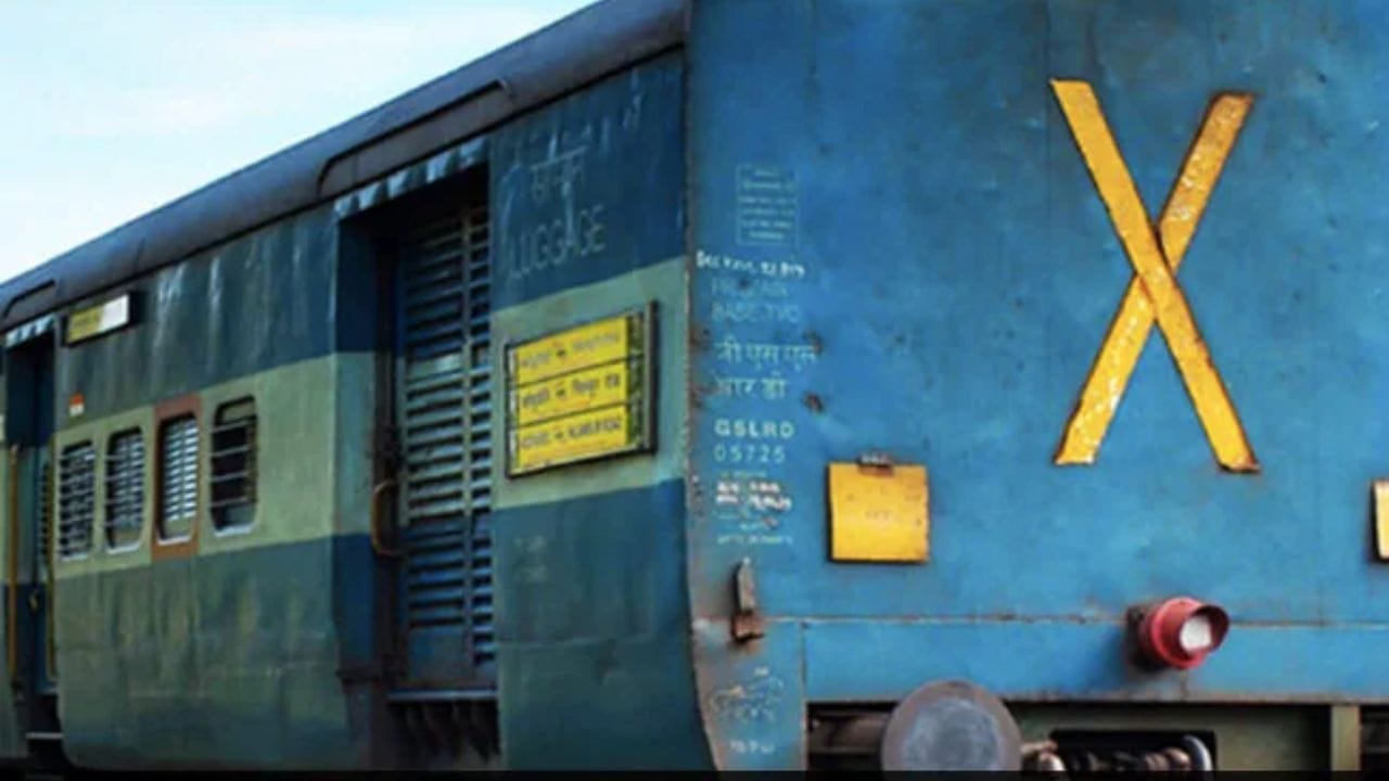 જો કોઈની ટિકિટ ફિક્સ ન હોય, તો તેઓ સ્ટેશન પરથી ટિકિટ ખરીદ્યા પછી આ કોચમાં મુસાફરી કરી શકે છે. જો તમે ટ્રેનના કોચથી અજાણ છો, તો દરેક કોચના નામનો અર્થ જાણો.