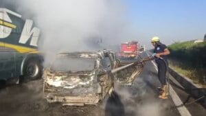 Kheda : નડિયાદ નજીક ટ્રકની પાછળ અથડાતા કાર ભડકે બળી, 5 લોકો હતા સવાર, જુઓ Video