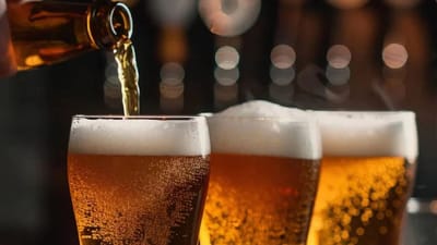 આ દેશમાં પ્રવાસીઓને આકર્ષવા માટે દારૂ સસ્તા ભાવે ઉપલબ્ધ કરાવવામાં આવે છે. આ દેશમાં દારૂ પાણીની બોટલ કરતાં પણ સસ્તો છે. આ જ કારણ છે કે, ઘણા લોકો આ દેશમાં ફરવાનું પસંદ કરે છે. પર્યટનની સાથે લોકો આ દેશમાં યોજાતા વાઇન ફેસ્ટિવલનો રોમાંચ પણ અનુભવે છે. 