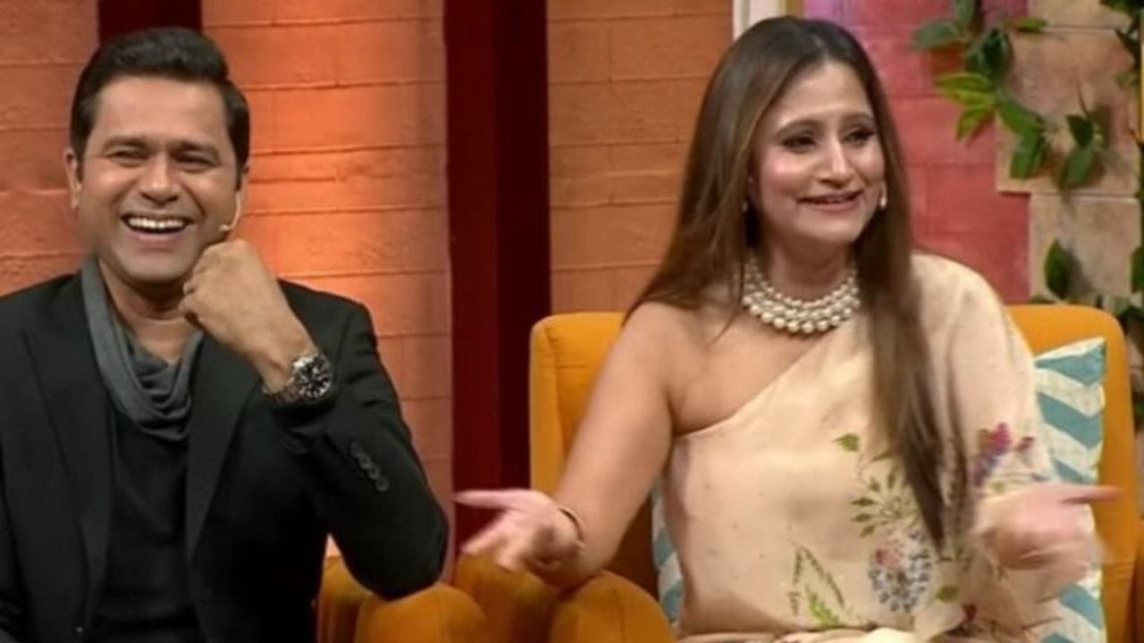 મીડિયા રિપોર્ટ અનુસાર આકાશ ચોપરાએ દિલ્હી યુનિવર્સિટી (DU) હિન્દુ કોલેજમાંથી સ્નાતક થયા. તેણે શાળાના દિવસોમાં ક્રિકેટ રમવાનું શરૂ કર્યું અને દિલ્હીની અંડર-19 ટીમમાં સ્થાન મેળવ્યું હતુ.