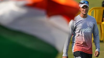 અભિષેક શર્મા ટી20 ક્રિકેટમાં એક વર્ષમાં સૌથી વધારે રન બનાવવાનો વિરાટ કોહલીના રેકોર્ડથી માત્ર 87 રન દુર છે. ભારત અને સાઉથ આફ્રિકા વચ્ચે આજે રમાનારી ટી20 સીરિઝની મેચમાં તે ઈતિહાસ રચી શકે છે.