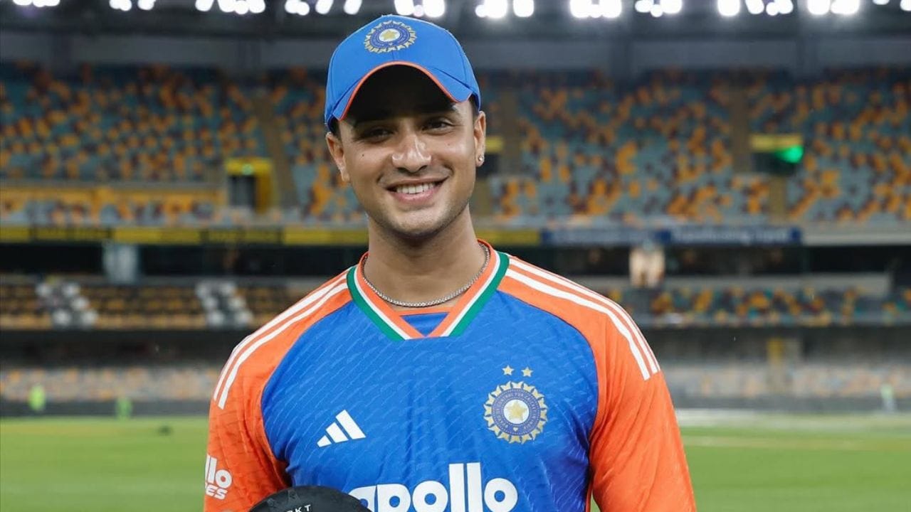 હવે અભિષેક શર્મા આ રેકોર્ડને પાર કરવા માટે માત્ર 87 રન દુર છે. આ વર્ષે અભિષેક શર્માએ 39 ટી20 મેચમાં 1,533 રન બનાવ્યા છે. જેમાં 3 સદી અને 9 અડધી સદી સામેલ છે.