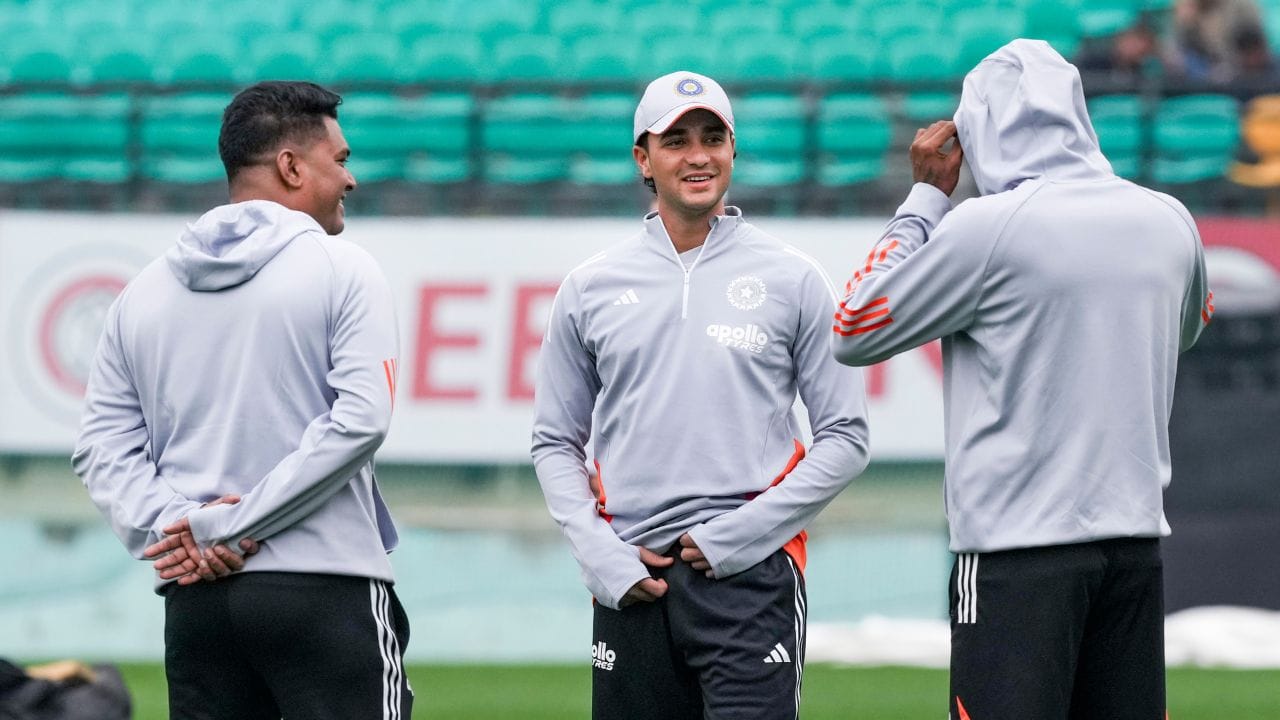 ચંદીગઢમાં રમાયેલી બીજી ટી20 મેચમાં અભિષેક શર્માં 8 બોલમાં 17 રન બનાવી આઉટ થયો હતો. બંન્ને મેચમાં અભિષેક શર્માની શરુઆત સારી રહી પરંતુ તે મોટી ઈનિગ્સ રમી શક્યો નહી.