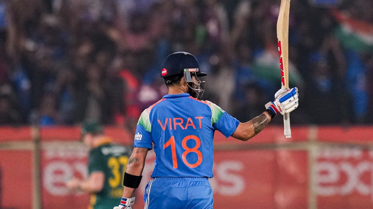 તમને જણાવી દઈએ કે,ભારત અને સાઉથ આફ્રિકા વચ્ચે રમાઈ રહેલી ટી20 ઈન્ટરનેશનલ સીરિઝમાં અભિષેક શર્માનું પ્રદર્શન કાંઈ ખાસ રહ્યું નથી. કટકમાં રમાયેલી પહેલી ટી20 ઈન્ટરનેશનલ મેચમાં તે સસ્તામાં આઉટ થયો હતો. 12 બોલમાં 17 રનની ઈનિગ્સ રમી હતી.