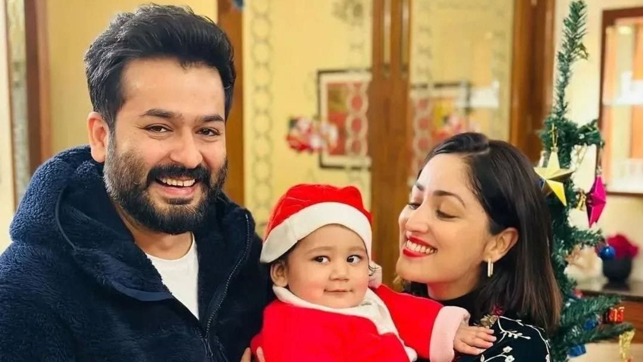 2021માં તેમણે તેમના મોટા ભાઈ લોકેશ ધર સાથે મળીને પોતાની પ્રોડક્શન કંપની, B62 સ્ટુડિયોની સહ-સ્થાપના કરી હતી.આદિત્ય ધર એક ફિલ્મ દિગ્દર્શક, લેખક, ગીતકાર અને નિર્માતા છે.