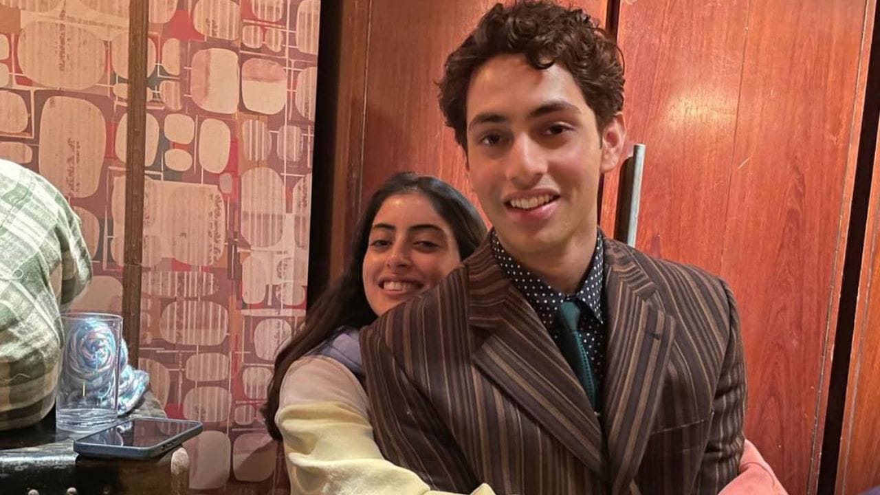  અભિનેતા અગસ્ત્ય નંદા ઉદ્યોગપતિ નિખિલ નંદા અને કટારલેખક-લેખિકા શ્વેતા બચ્ચનનો દીકરો છે, અગસ્ત્ય નંદાએ 2023 માં ધ આર્ચીઝમાં આર્ચી એન્ડ્રુઝ તરીકે હિન્દી ફિલ્મમાં પ્રવેશ કર્યો હતો. 