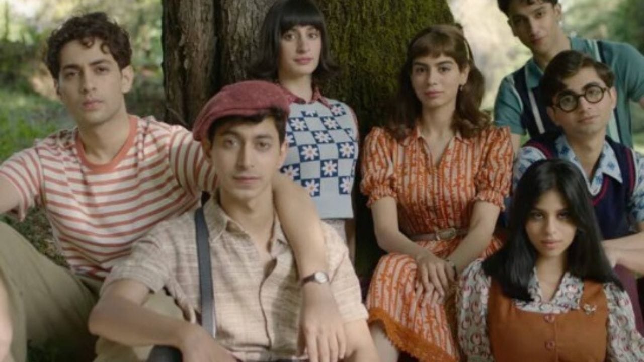 અગસ્ત્ય નંદાનો પરિવાર બોલિવુડ સાથે સંકળાયેલ છે. અગસ્તય નંદાના દાદી રાજ કપુરની દીકરી રિતુ નંદા છે. જે ઋષિ કપુરની બહેન અને રણબીર કપુરની ફઈ છે.